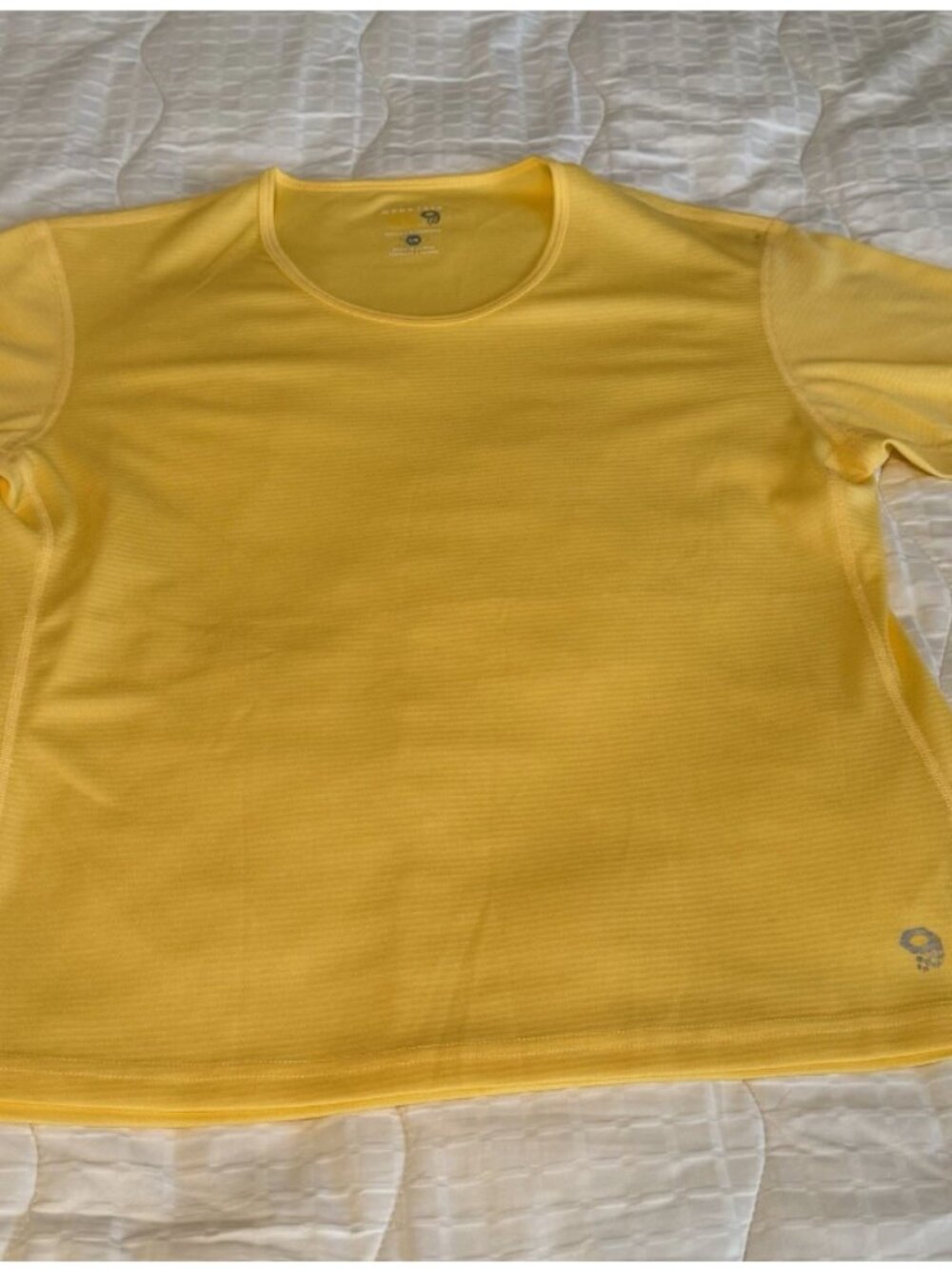 Mountain Hardwear women's yellow lightweight crew neck tee shirt L
